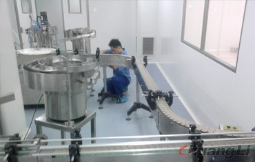 灌裝飲料輸送線(xiàn)（塑鋼板鏈輸送）